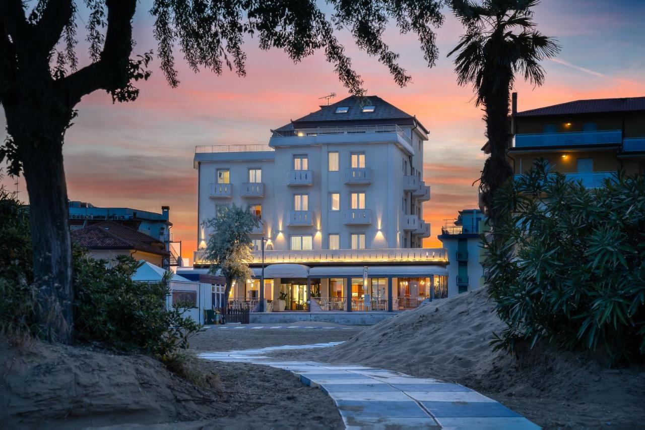 Hotel Delfino Caorle Exterior photo