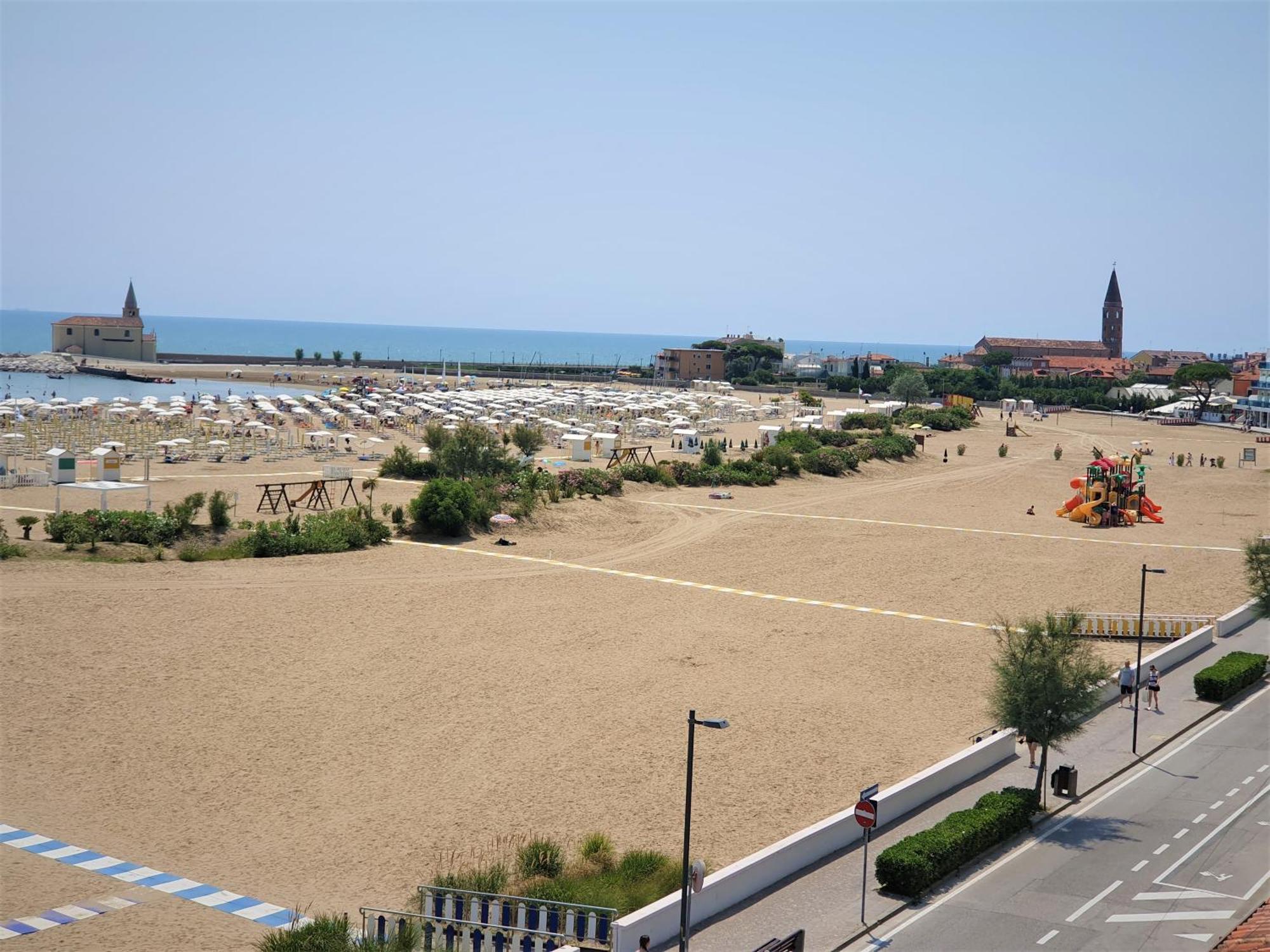 Hotel Delfino Caorle Exterior photo